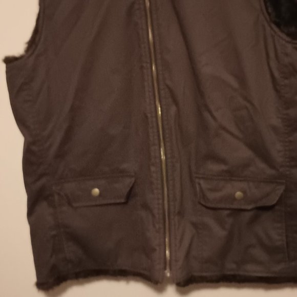 Old Navy Faux Fur Vest Reverse Pockets on Both Sides XXL Very Good Condition - Picture 5 of 8